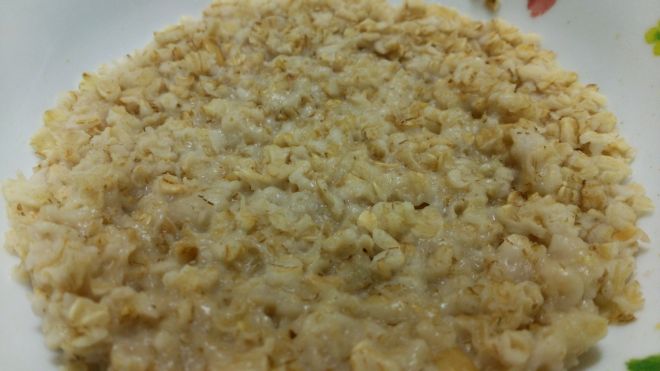 水を加えてレンチンしたオーツ(クイック1ミニッツ)