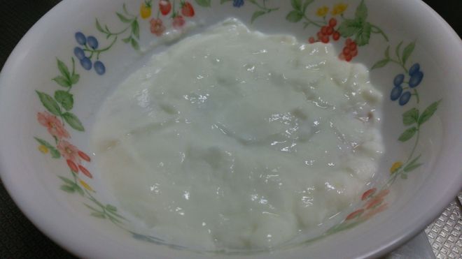 プレーンヨーグルトをのせたところ